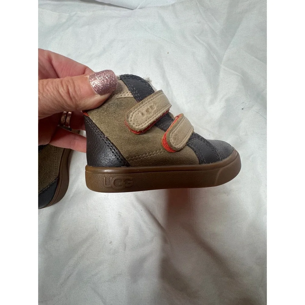 UGG Kids Rennon II Brown Olive Leather High Top Sneakers Hook Loop Straps Sz 6